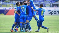 Tiga menit berselang, Persib menambah gol mereka. Menerima through pass dari Omid, Frets Butuan berlari kencang menuju kotak penalti Arema sebelum melepaskan tendangan yang sukses membobol gawang Arema untuk ketiga kalinya.