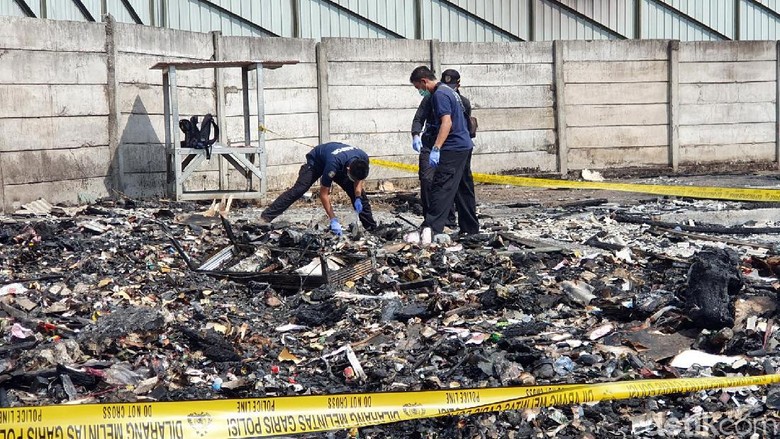 Puslabfor Polisi Republik Indonesia Selidiki Kebakaran Kios Pedagang Pasar Pelita Sukabumi