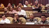 Pratikno hingga Moeldoko Hadiri Rapat Perdana Bareng DPR