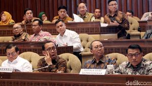 Pratikno hingga Moeldoko Hadiri Rapat Perdana Bareng DPR