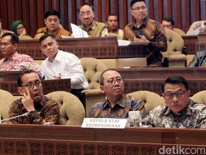 Pratikno hingga Moeldoko Hadiri Rapat Perdana Bareng DPR