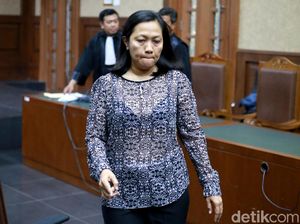 Perantara Suap Bowo Sidik Pakai Baju Menerawang di Sidang Vonis Perantara Suap Bowo Sidik Pakai Baju Menerawang di Sidang Vonis