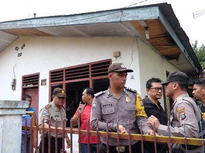 Rumah Terduga Pelaku Bom di Polrestabes Medan Disambangi Polisi