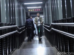 Makin Ngetren, Ini Poin Keselamatan Naik Skuter Listrik