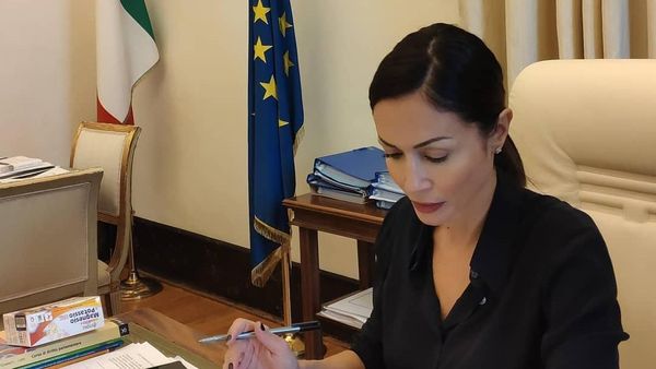 Potret Politisi Italia yang Pernah Disebut Menteri Tercantik di Dunia