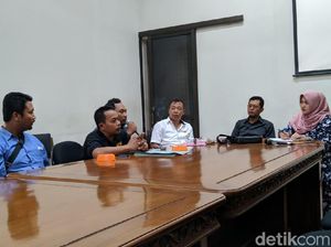 Ada Aroma KKN, Peserta Test Perangkat Desa Geruduk DPRD Ponorogo Ada Aroma KKN, Peserta Test Perangkat Desa Geruduk DPRD Ponorogo