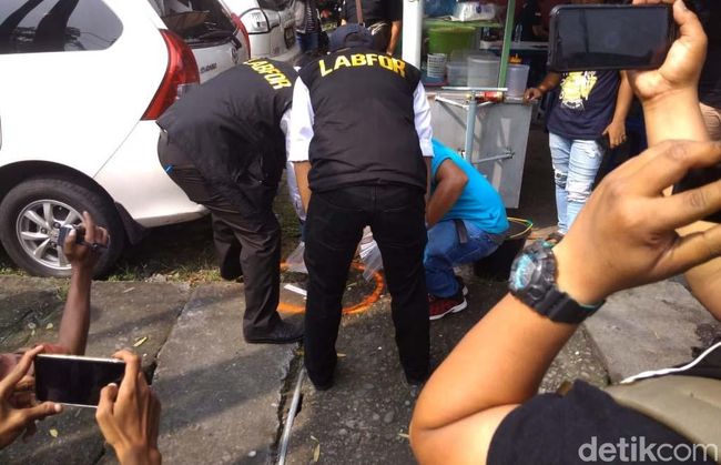 Berita Momen Polisi Olah TKP Bom Bunuh Diri di Polrestabes Medan Kamis 18 April 2024
