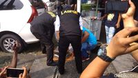 Momen Polisi Olah TKP Bom Bunuh Diri di Polrestabes Medan