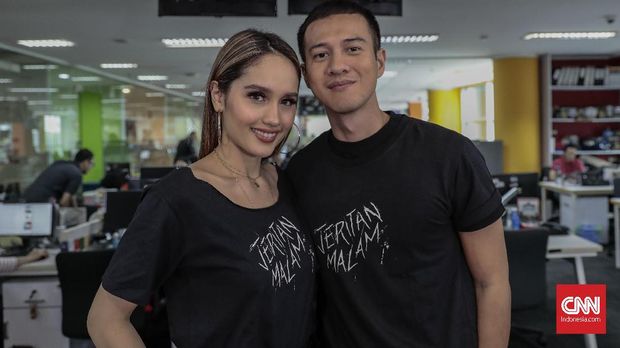 Jeritan Malam dibintangi Herjunot Ali dan Cinta Laura Kiehl.