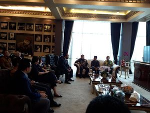 Pimpinan MPR Temui Surya Paloh Bahas Wacana Amandemen UUD 1945