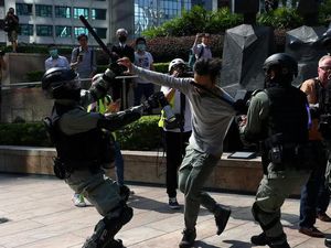 Hong Kong Berada di Ambang Kehancuran Total Hong Kong Berada di Ambang Kehancuran Total