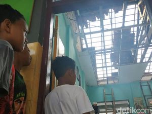 Tembok Sekolah di Tulungagung Ambruk Disapu Angin Kencang, 2 Luka