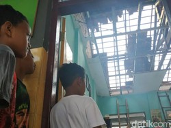 Tembok Sekolah di Tulungagung Ambruk Disapu Angin Kencang, 2 Luka