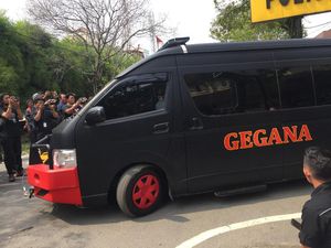 Olah TKP Bom Bunuh Diri di Polrestabes Medan Usai, Lokasi Dibersihkan Olah TKP Bom Bunuh Diri di Polrestabes Medan Usai, Lokasi Dibersihkan