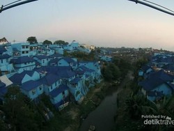 Ada Rindu yang Jadi Candu di Kampung Biru