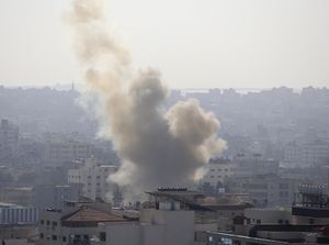 Israel Bombardir Jalur Gaza, 10 Orang Tewas Israel Bombardir Jalur Gaza, 10 Orang Tewas