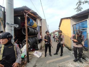 Polisi Datangi Lokasi Diduga Tempat Rakit Bom Medan di Belawan Polisi Datangi Lokasi Diduga Tempat Rakit Bom Medan di Belawan