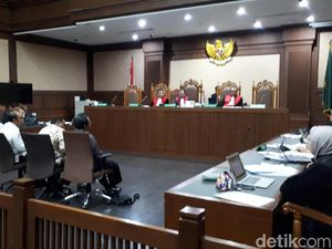 Hakim Cecar Saksi soal Siapa Bayar Kamar Hotel Rommy Saat OTT Hakim Cecar Saksi soal Siapa Bayar Kamar Hotel Rommy Saat OTT