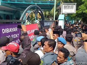 Eksekusi Gedung Astranawa oleh PN Surabaya Diwarnai Aksi Dorong