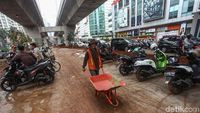 Motor Parkir Liar di Proyek JLNT Kuningan Makin Menjadi-jadi