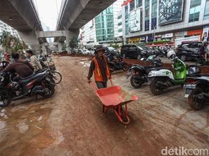 Motor Parkir Liar di Proyek JLNT Kuningan Makin Menjadi-jadi