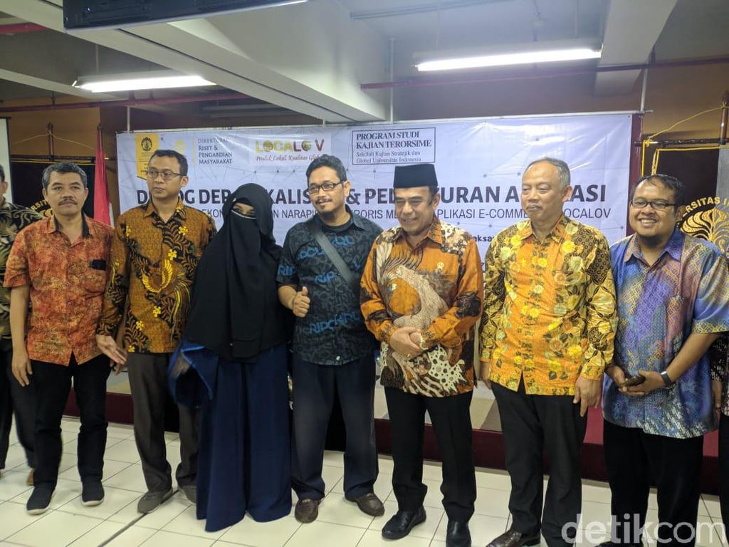 Bertemu Menag, Istri Mantan Napi Teroris Akui Sempat Kesal soal Larangan Cadar Bertemu Menag, Istri Mantan Napi Teroris Akui Sempat Kesal soal Larangan Cadar