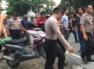 Petugas Amankan Barang dari Kereta Pelaku Bom Bunuh Diri