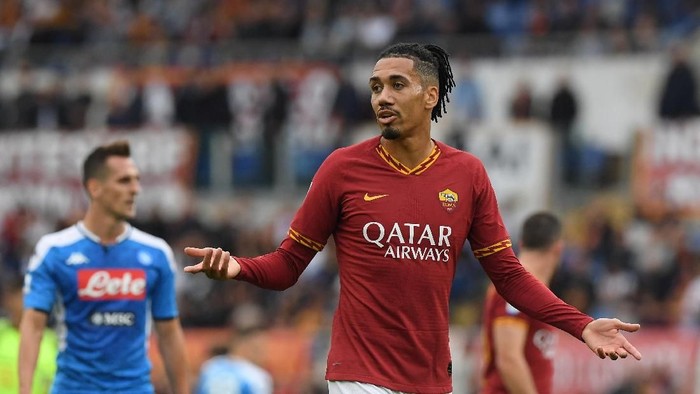 Soccer Football - Serie A - AS Roma v Napoli - Stadio Olimpico, Rome, Italy - November 2, 2019  AS Romas Chris Smalling looks dejected   REUTERS/Alberto Lingria