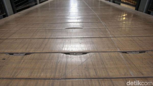 Duh, Skuter Listrik Merusak JPO Sudirman