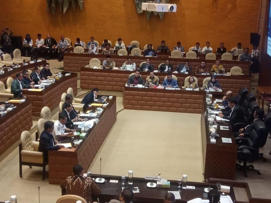 DPR Panggil Menhub Bahas Rencana Transportasi Lima Tahunan DPR Panggil Menhub Bahas Rencana Transportasi Lima Tahunan