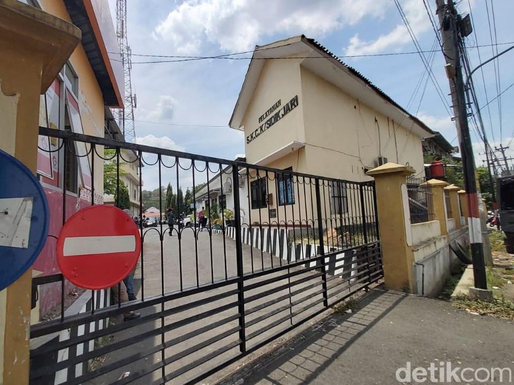 Pascabom Bunuh Diri di Medan, Polrestabes Semarang Tutup Gerbang Pascabom Bunuh Diri di Medan, Polrestabes Semarang Tutup Gerbang