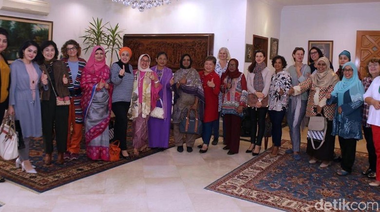Batik Lokatmala Sukabumi Wakili Indonesia di Festival Seni di Pakistan Batik Lokatmala Sukabumi Wakili Indonesia di Festival Seni di Pakistan