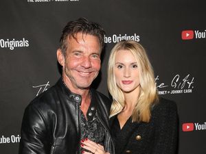 Dennis Quaid Pamer Mesra Bareng Calon Istri, Mahasiswi PhD 26 Tahun