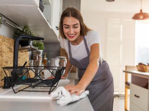 Jangan Salah, 4 Kebiasaan Membersihkan Ini Bisa Bikin Dapur Makin Kotor Jangan Salah, 4 Kebiasaan Membersihkan Ini Bisa Bikin Dapur Makin Kotor