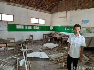 Plafon SDN Sumber Poh Runtuh Setelah Diketahui Melengkung 2 Pekan lalu