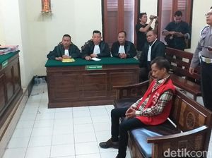 Kasus Ganja, Bassist Boomerang Hubert Henry Divonis 16 Bulan Penjara Kasus Ganja, Bassist Boomerang Hubert Henry Divonis 16 Bulan Penjara