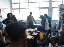 Tuntut Kadis Dicopot, Massa Acak-acak dan Usir PNS di Kantor ESDM Sultra