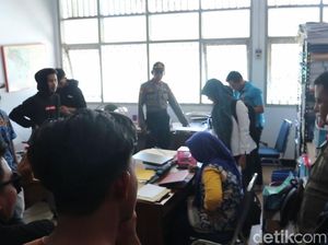 Tuntut Kadis Dicopot, Massa Acak-acak dan Usir PNS di Kantor ESDM Sultra Tuntut Kadis Dicopot, Massa Acak-acak dan Usir PNS di Kantor ESDM Sultra