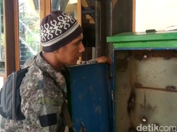 Hanya Butuh 4 Menit Maling Ini Bobol Kotak Amal Isi Rp 15 Juta