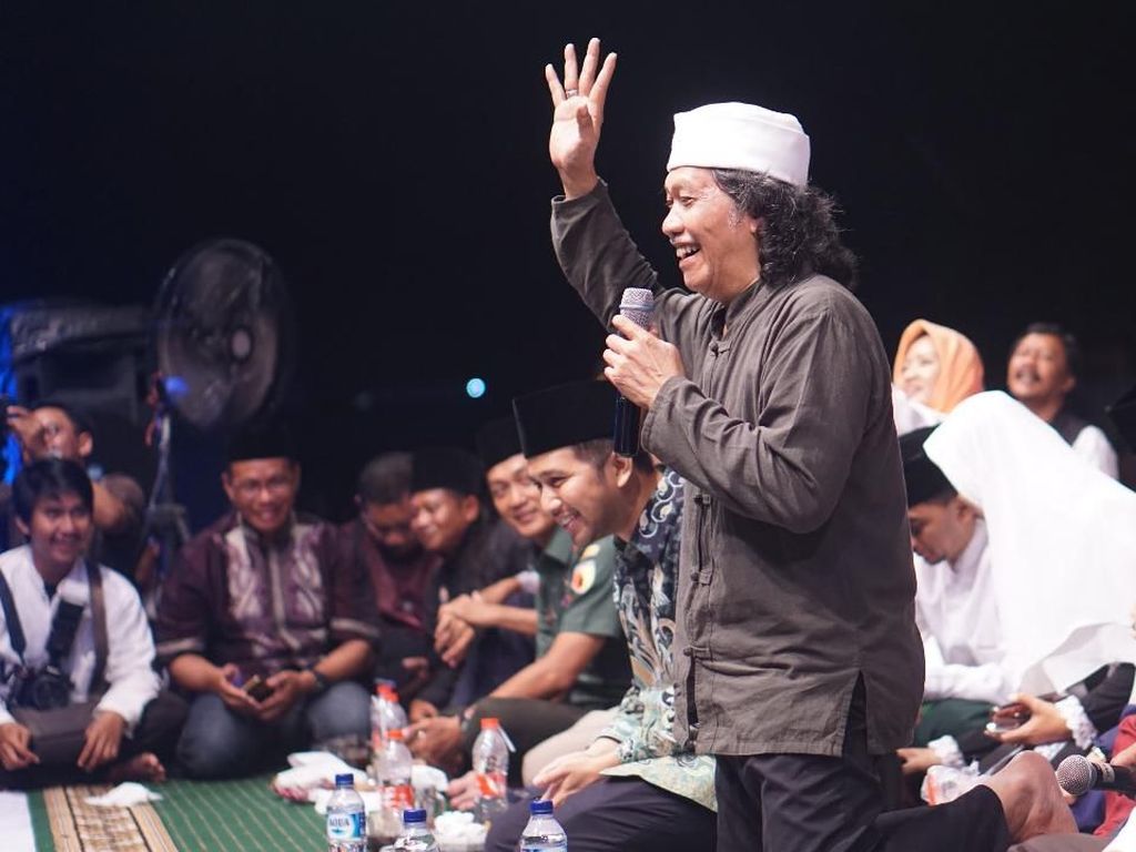Cak Nun Ngaku Kesambet Usai Viral Ibaratkan Jokowi Seperti Firaun
