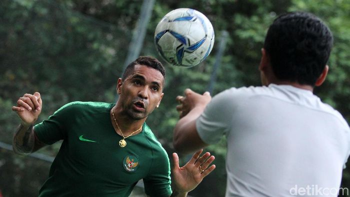Alberto Goncalves berlatih terpisah dari Timnas Indonesia U-23. (Rifkianto Nugroho/detikSport) Alberto Goncalves berlatih terpisah dari Timnas Indonesia U-23. (Rifkianto Nugroho/detikSport)