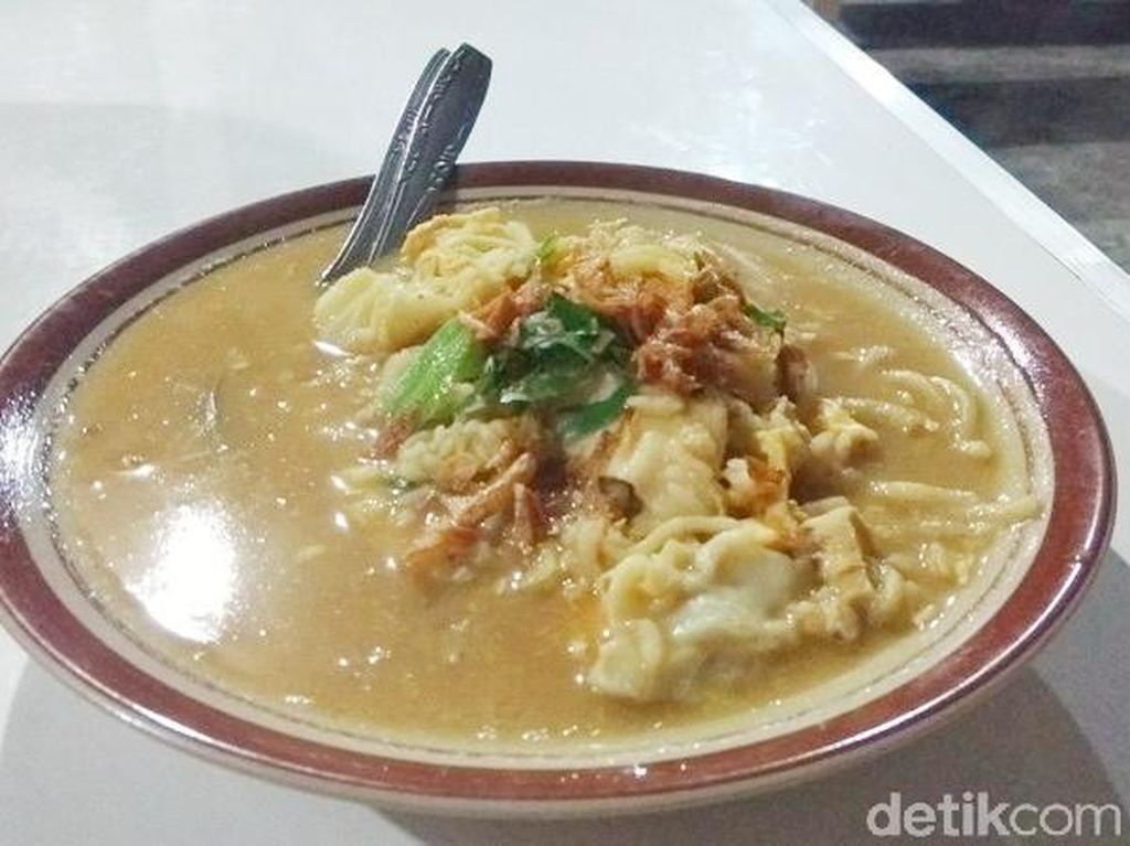 Gurih Mlekoh! Nasi Godok Spesial Ayam Kampung Khas Borobudur