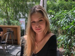 Apakah Noa Saez telah mengisi kekosongan hati Neymar, yang saat ini memang tengah menjomblo? (Instagram @noasaaez)