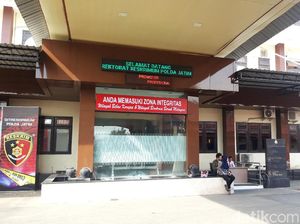 IS, Talent Muncikari Finalis Putri Pariwisata PA Datangi Polda Jatim IS, Talent Muncikari Finalis Putri Pariwisata PA Datangi Polda Jatim