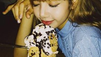 10 Momen Kulineran Cantik Lisa BLACKPINK, Artis Tercantik di Asia