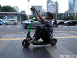 Kapan Aturan Skuter Listrik Diteken, Pak Anies?