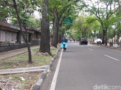 Cerita Lain Pengidap Gangguan Jiwa yang Viral Bantu Ambulans di Bandung