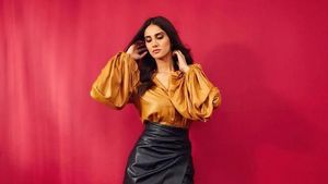 Potret Aktris Bollywood Dikritik Pakai Baju Seksi, Disebut Menghina Agama
