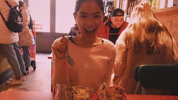 Kulineran Salshadilla, Anak Iis Dahlia yang Kini Kuliah di London