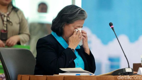 Baca Pakta Integritas, Calon Hakim Agung Artha Theresia Menangis